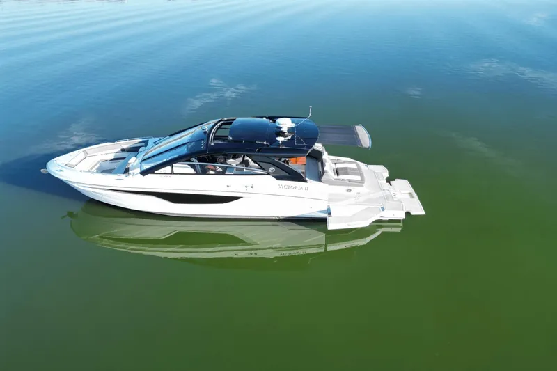 Slide: The Image of Cruisers 42 GLS 2022 - 12