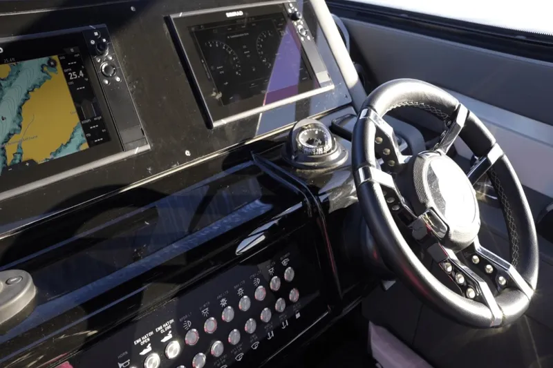 Slide: The Image of Cruisers 42 GLS 2022 - 25