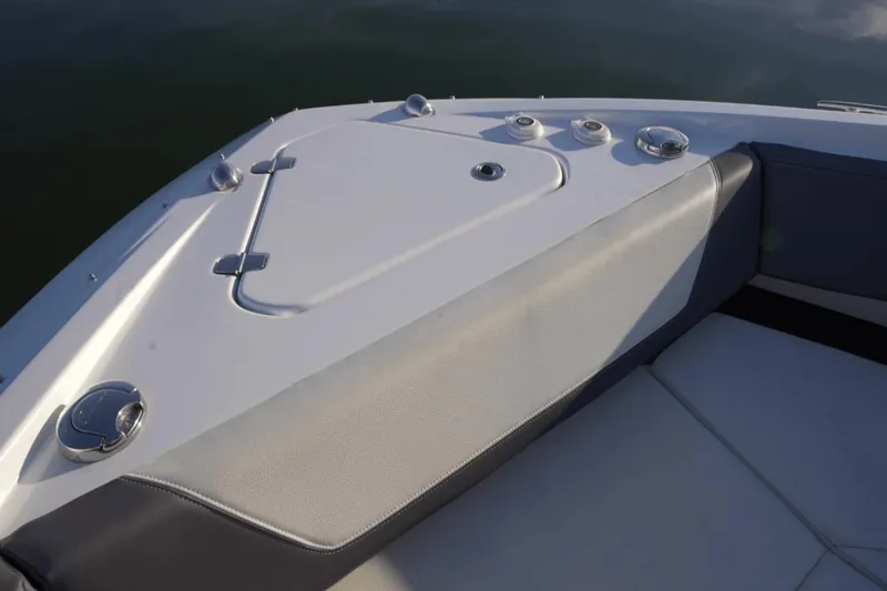 Slide: The Image of Cruisers 42 GLS 2022 - 30
