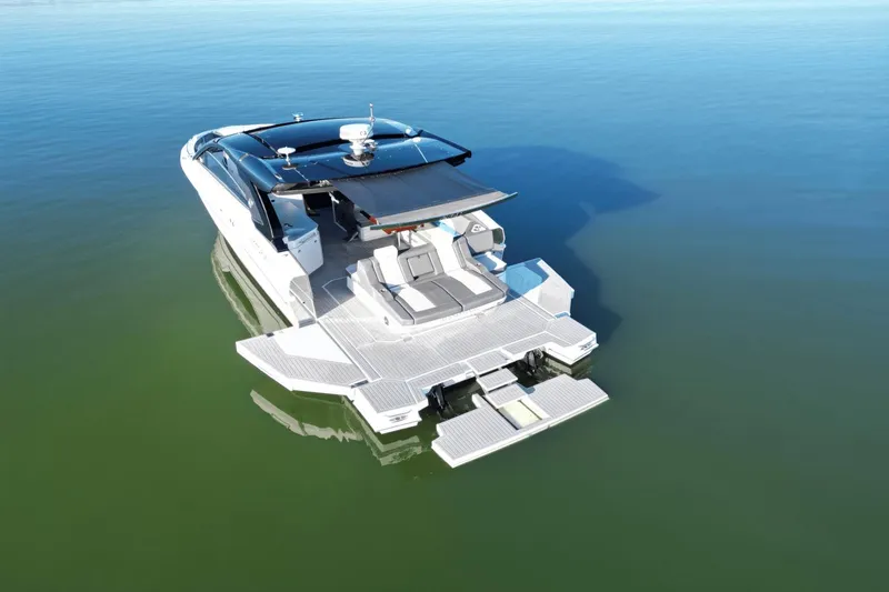 Slide: The Image of Cruisers 42 GLS 2022 - 9