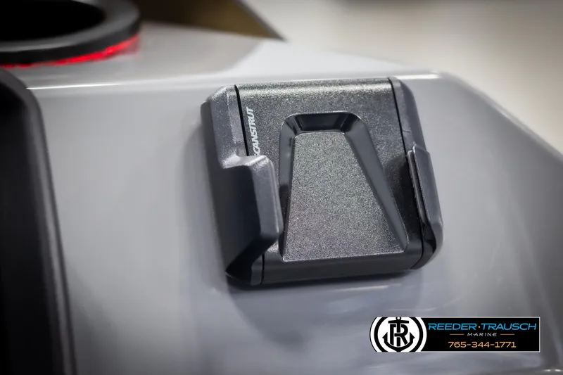 Slide: The Image of 2025 Bennington 21 SSRSE boat detail with Reeder-Trausch Marine logo. - 28