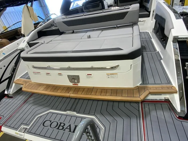 Slide: The Image of 2025 Cobalt R35 boat with spacious deck and luxurious seating. - 4