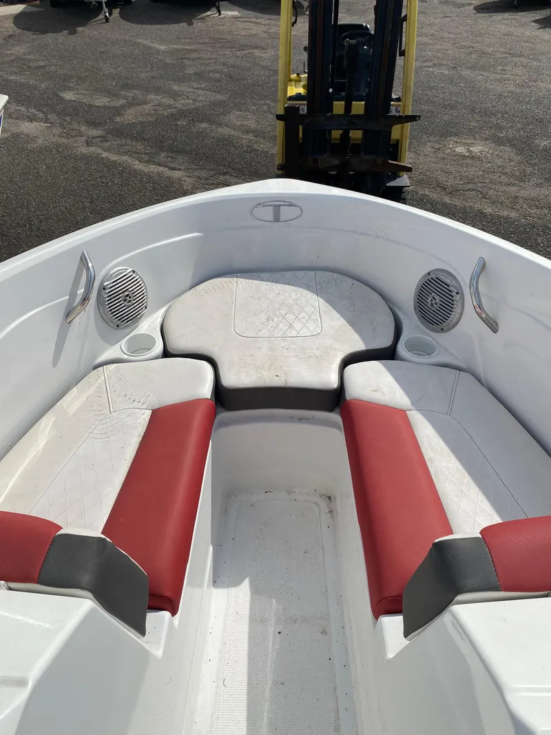 Slide: The Image of 2019 Tahoe 500 TS boat interior with red and white seating. - 11