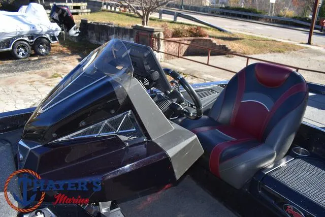 Slide: The Image of 2021 Ranger Z520L boat cockpit with steering wheel and seat at Thayer's Marine. - 28