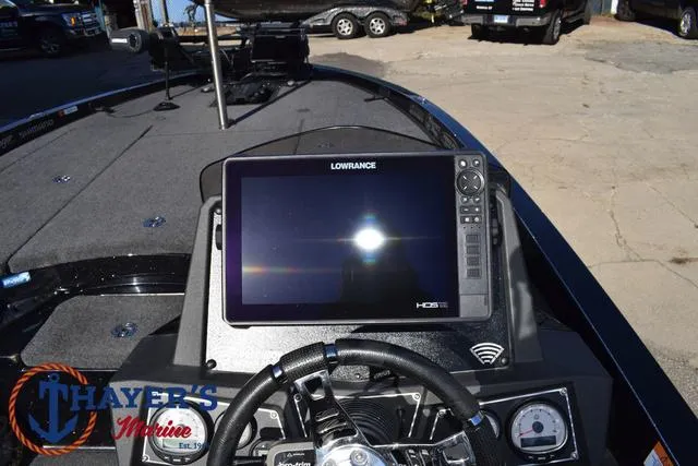 Slide: The Image of 2021 Ranger Z520L boat dashboard with Lowrance HDS display at Thayer's Marine. - 31