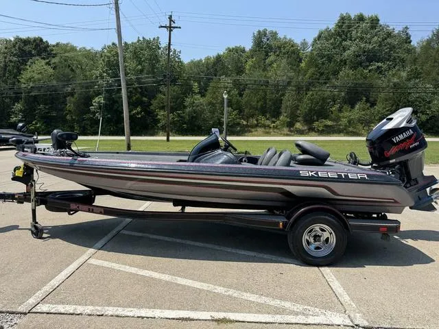 Slide: The Image of 2011 Skeeter ZX 190 bass boat with Yamaha engine, parked outdoors. - 14