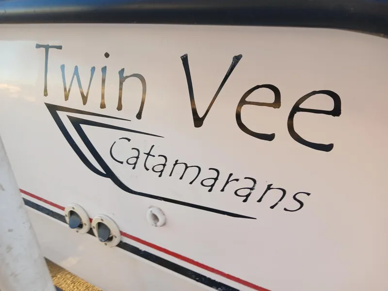 Slide: The Image of Twin Vee 26 Center Console 2006 - 10