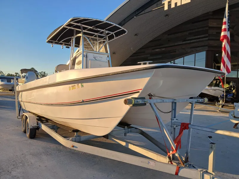 Slide: The Image of Twin Vee 26 Center Console 2006 - 4