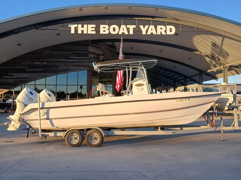 Slide: The Image of Twin Vee 26 Center Console 2006 - 9