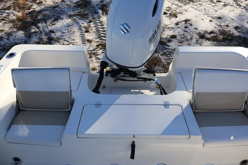 Slide: The Image of Bulls Bay 200 Center Console 2026 - 12