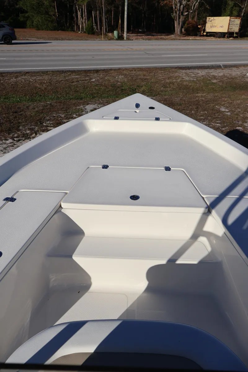 Slide: The Image of Bulls Bay 200 Center Console 2026 - 13