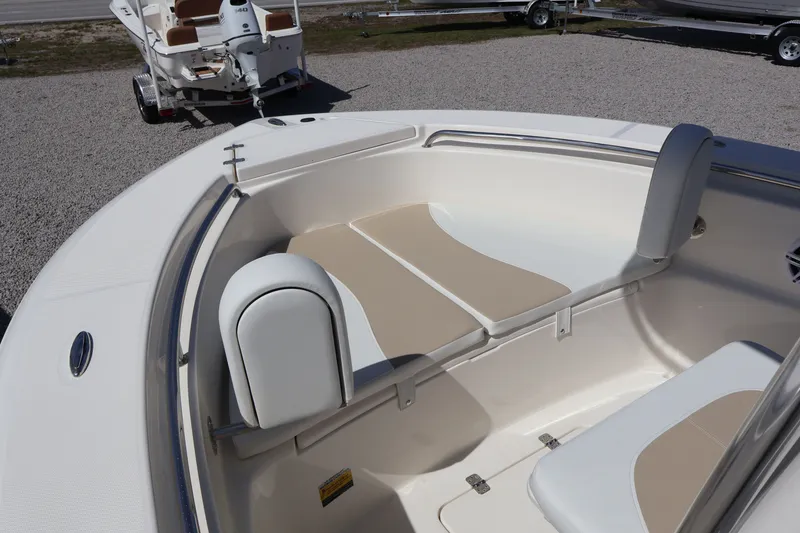 Slide: The Image of Bulls Bay 200 Center Console 2026 - 15