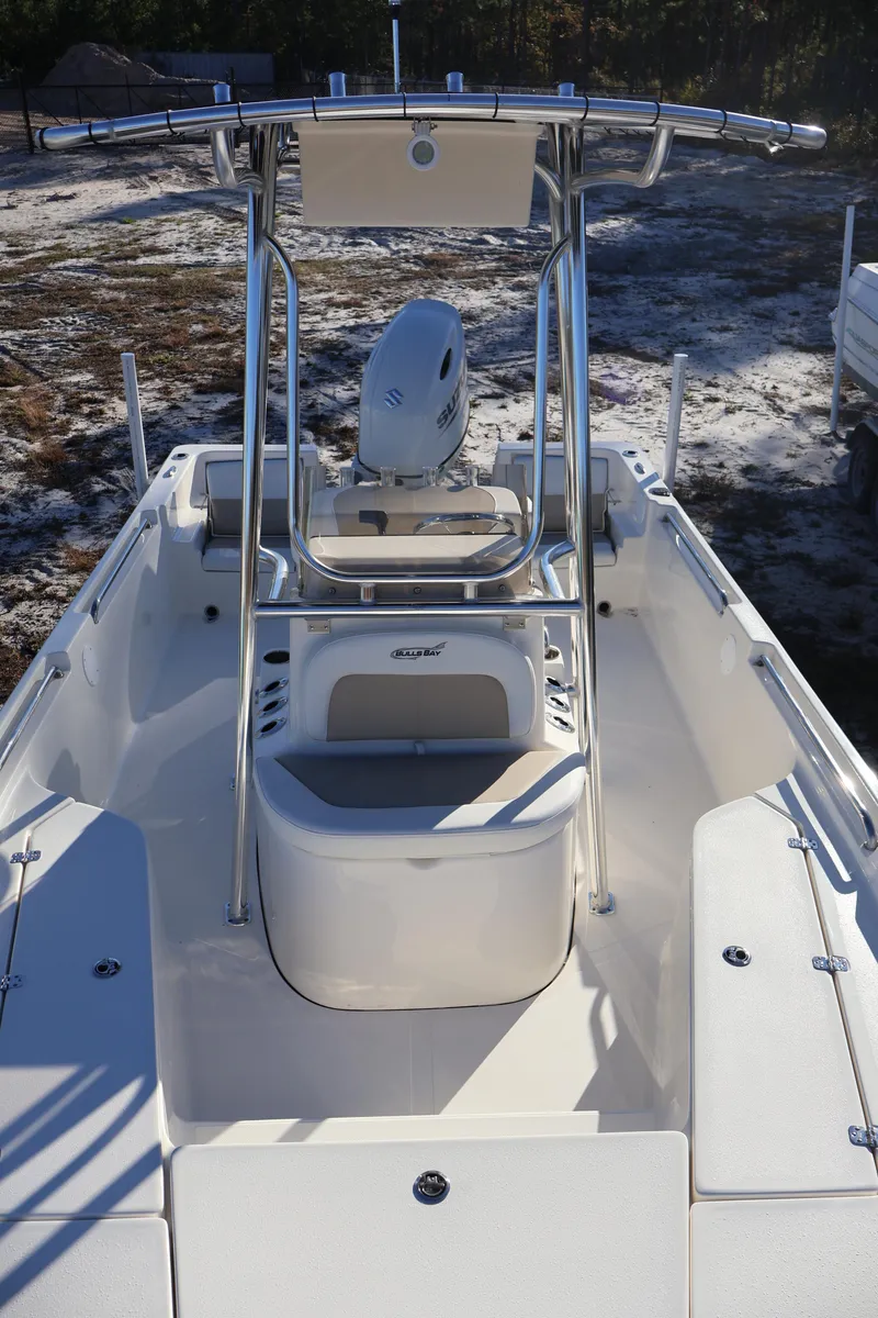 Slide: The Image of Bulls Bay 200 Center Console 2026 - 6