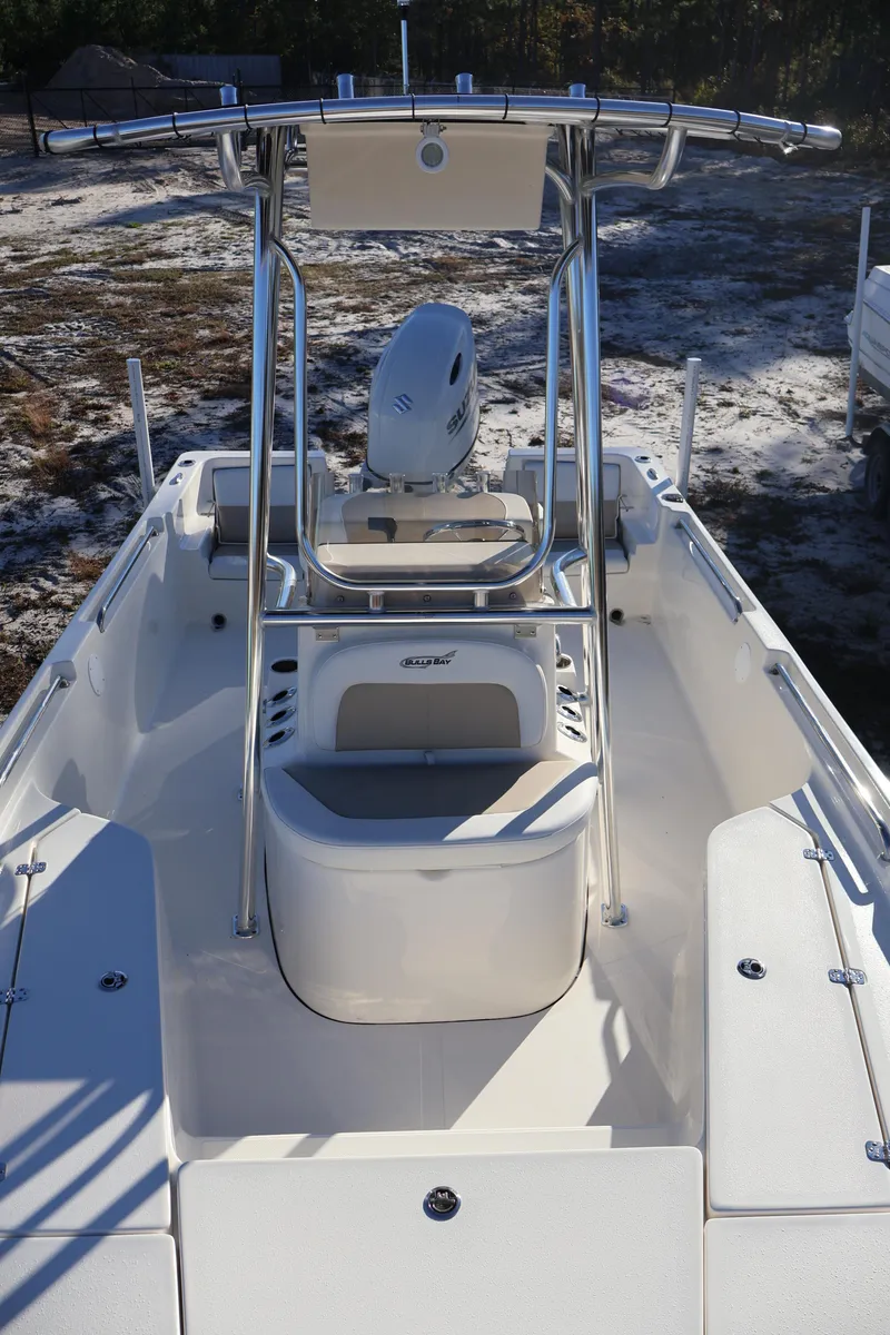 Slide: The Image of Bulls Bay 200 Center Console 2026 - 7