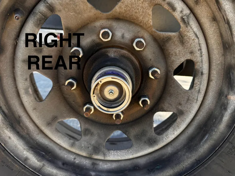 Slide: The Image of Right rear wheel of 2016 REAL X Model R32X trailer. - 37