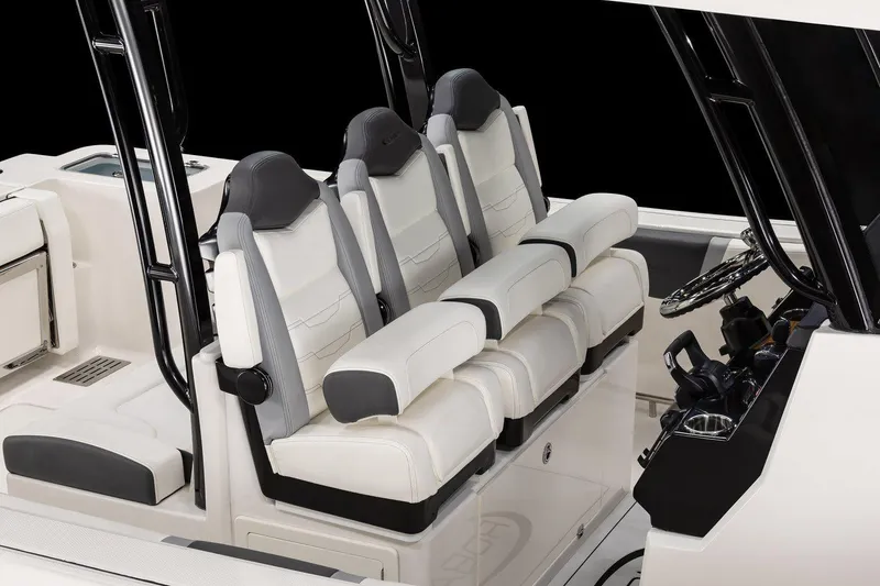 Slide: The Image of Robalo 300 Center Console 2025 - 14