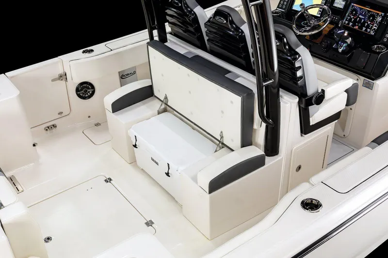 Slide: The Image of Robalo 300 Center Console 2025 - 17