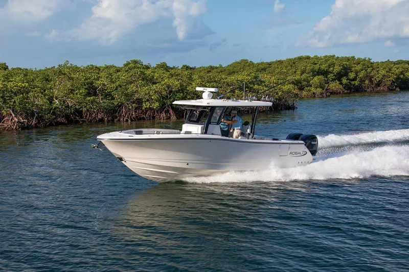 Slide: The Image of Robalo 300 Center Console 2025 - 23