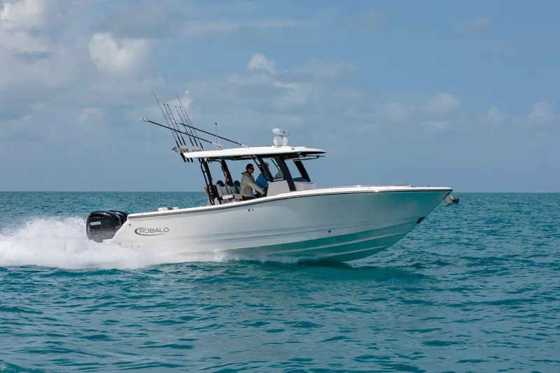 Slide: The Image of Robalo 300 Center Console 2025 - 24