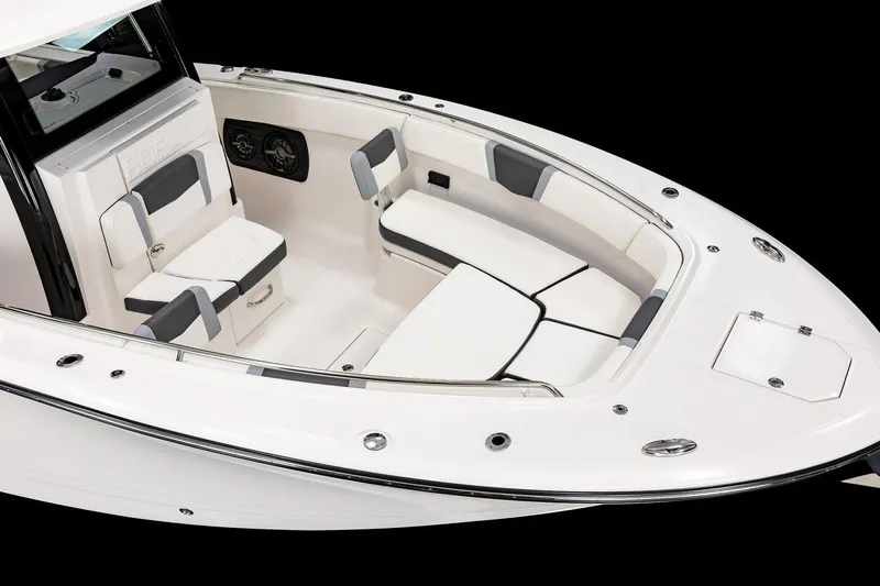 Slide: The Image of Robalo 300 Center Console 2025 - 9