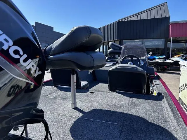 Slide: The Image of 2021 Tracker BASS TRACKER® Classic XL with Mercury 50 HP engine outdoors. - 5