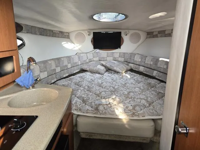 Slide: The Image of Crownline Boats 250 CR 2005 - 10