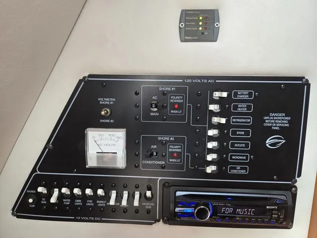 Slide: The Image of Crownline Boats 250 CR 2005 - 13