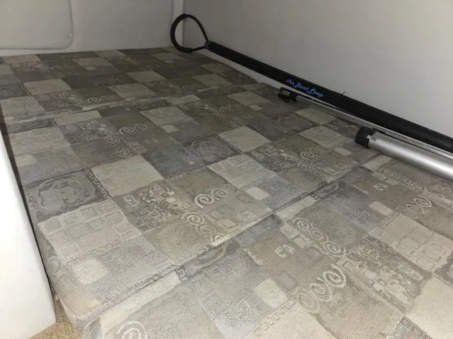 Slide: The Image of Crownline Boats 250 CR 2005 - 16