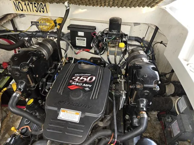 Slide: The Image of Crownline Boats 250 CR 2005 - 23