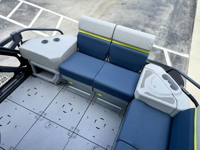 Slide: The Image of Sea-Doo Switch Cruise Limited 21 2025 - 12