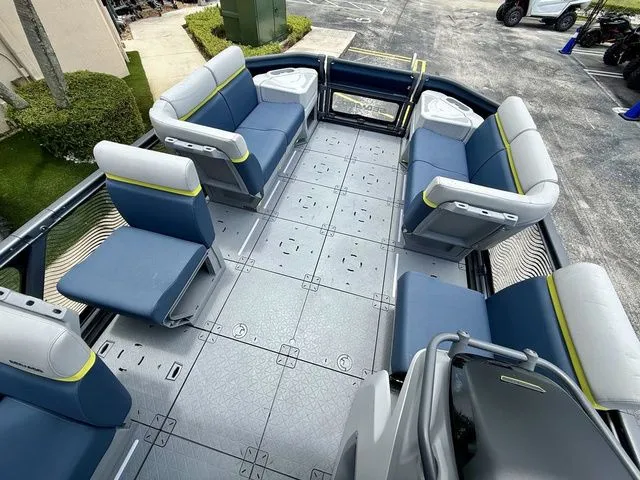 Slide: The Image of Sea-Doo Switch Cruise Limited 21 2025 - 13