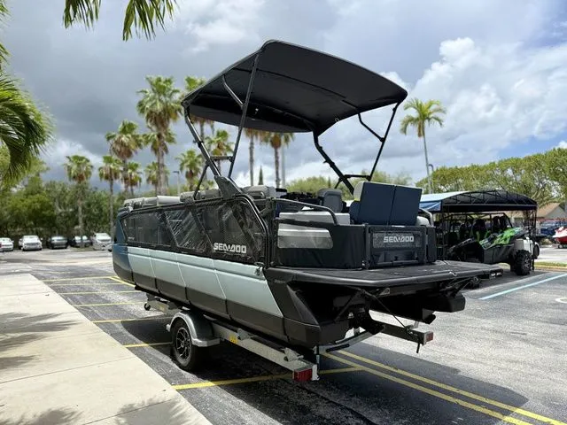 Slide: The Image of Sea-Doo Switch Cruise Limited 21 2025 - 5