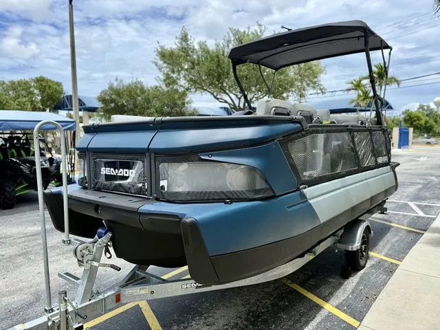 Slide: The Image of Sea-Doo Switch Cruise Limited 21 2025 - 7