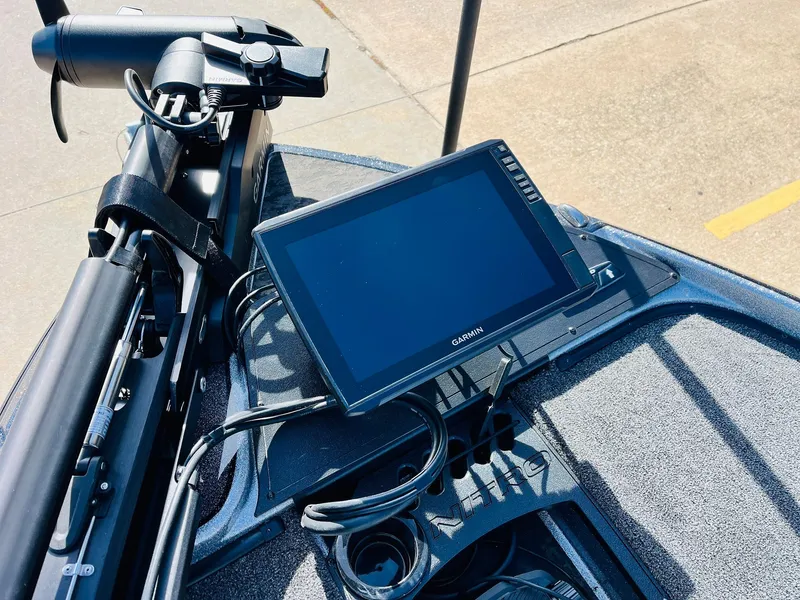 Slide: The Image of 2025 Nitro Z21 XL Pro boat with Garmin fishfinder and trolling motor. - 13