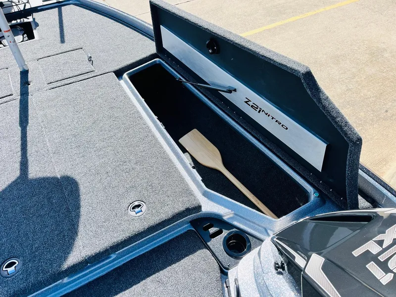 Slide: The Image of 2025 Nitro Z21 XL Pro boat storage compartment with paddle. - 29