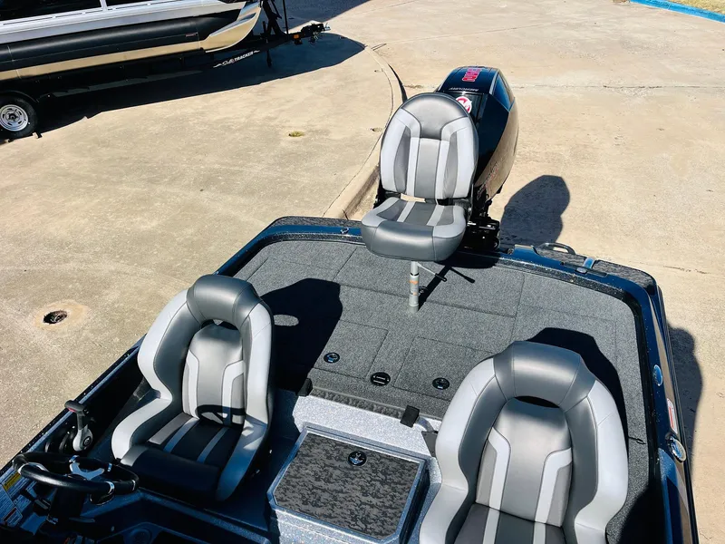 Slide: The Image of 2025 Nitro Z21 XL Pro boat with three gray seats on deck. - 42