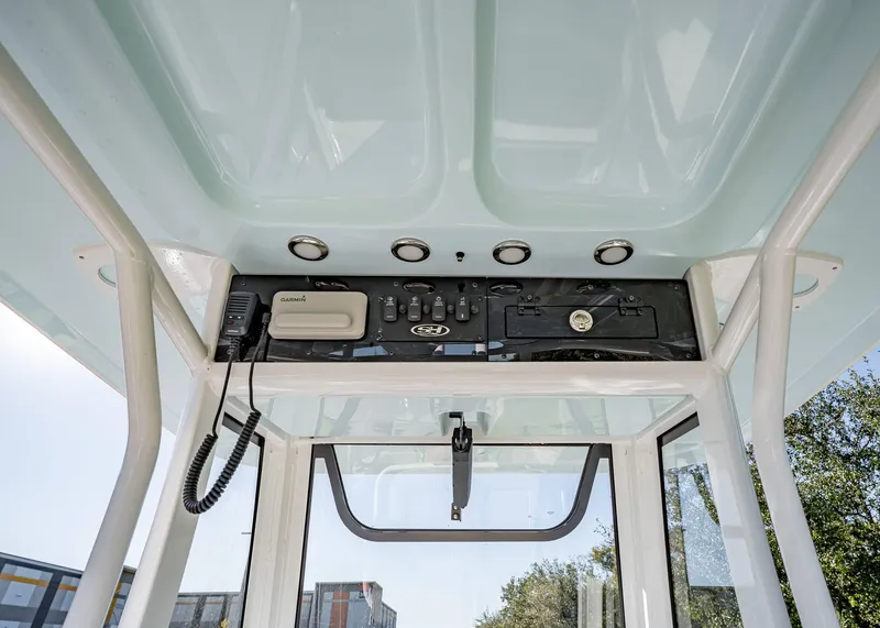 Slide: The Image of 2025 Sea Hunt Ultra 239 SE boat console with Garmin electronics and controls. - 18