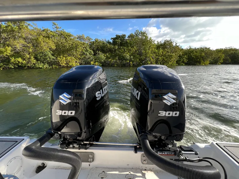 Slide: The Image of Century 3200 Walk-Around 2005 with dual Suzuki 300 engines on water. - 7