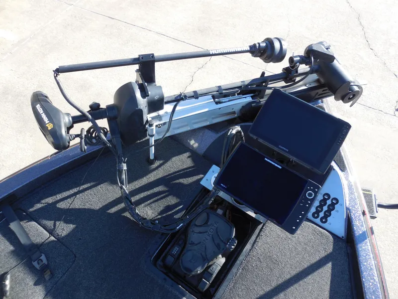 Slide: The Image of 2021 Caymas CX 20 PRO boat with advanced navigation and control systems. - 9