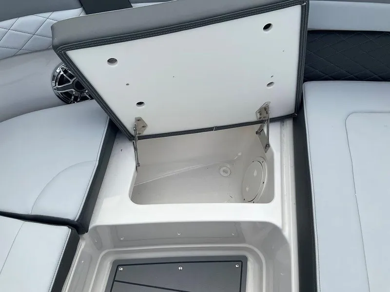 Slide: The Image of Chaparral 310 OSX 2025 - 73