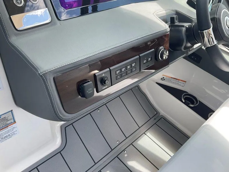 Slide: The Image of Chaparral 310 OSX 2025 - 98