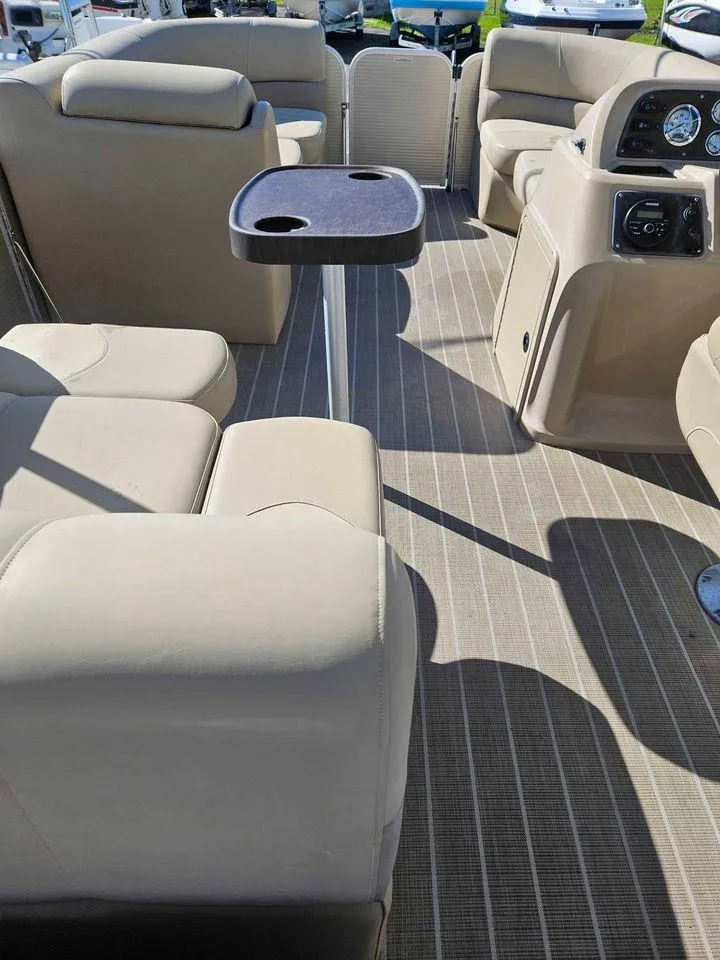 Slide: The Image of 2019 Manitou 22 Aurora LE 220VP Tritoon Pontoon interior with beige seating and table. - 9