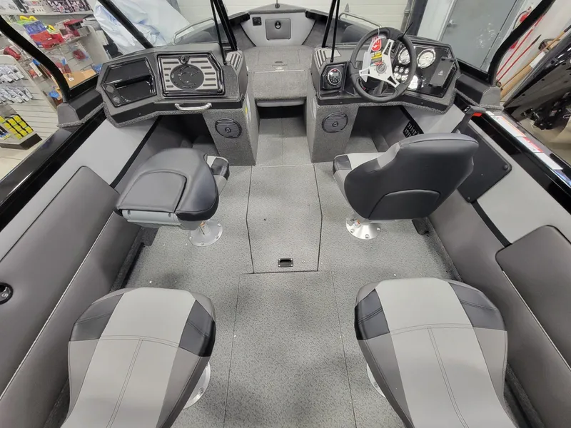 Slide: The Image of Crestliner 1850 Sportfish 2025 - 22