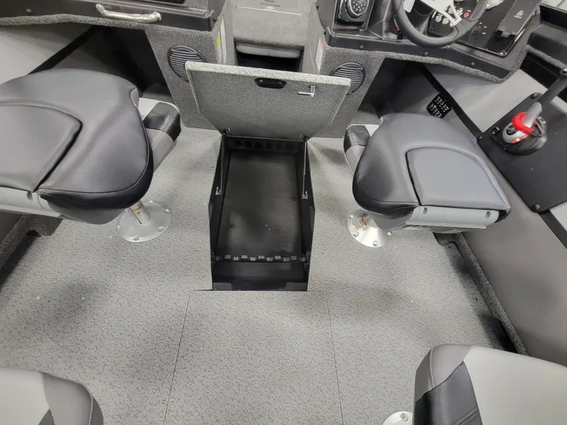 Slide: The Image of Crestliner 1850 Sportfish 2025 - 23