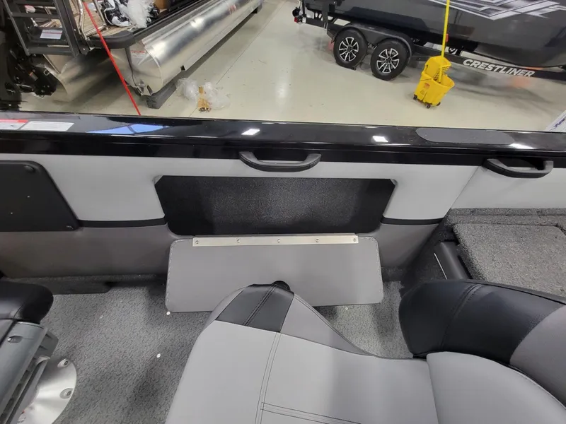 Slide: The Image of Crestliner 1850 Sportfish 2025 - 25