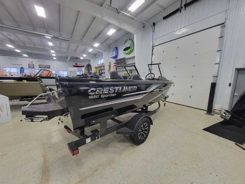 Slide: The Image of Crestliner 1850 Sportfish 2025 - 3