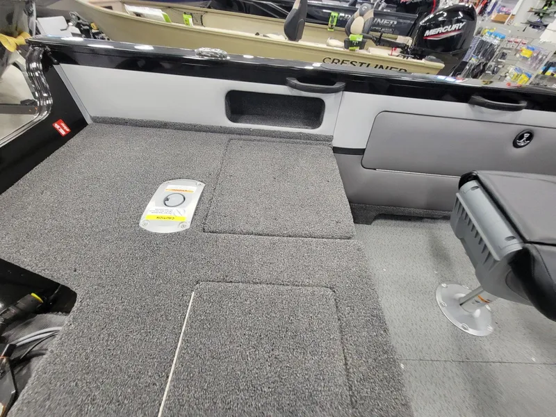 Slide: The Image of Crestliner 1850 Sportfish 2025 - 30