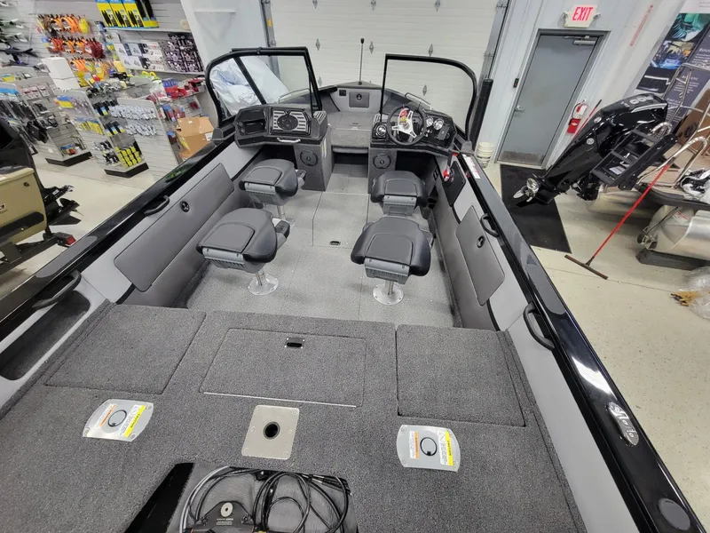 Slide: The Image of Crestliner 1850 Sportfish 2025 - 33