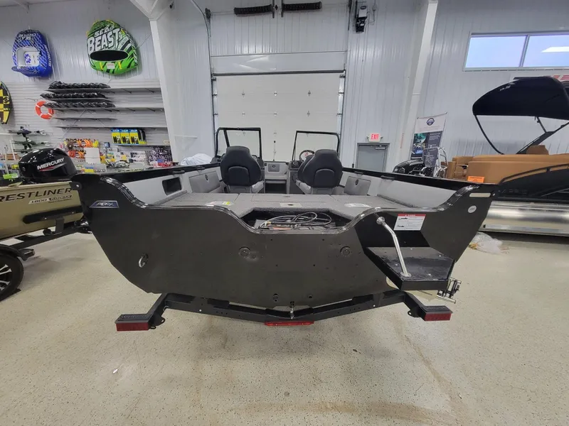 Slide: The Image of Crestliner 1850 Sportfish 2025 - 4