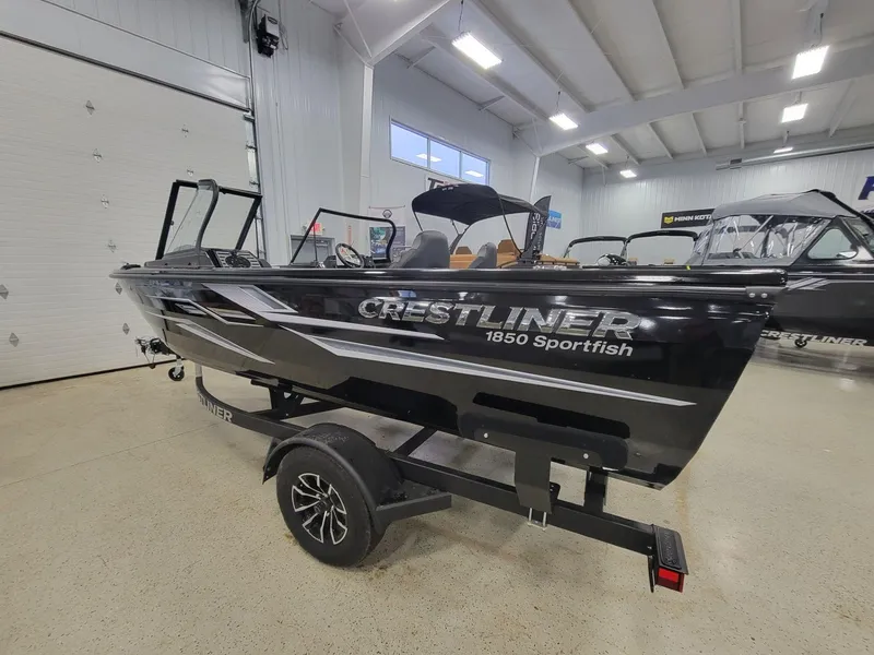 Slide: The Image of Crestliner 1850 Sportfish 2025 - 5